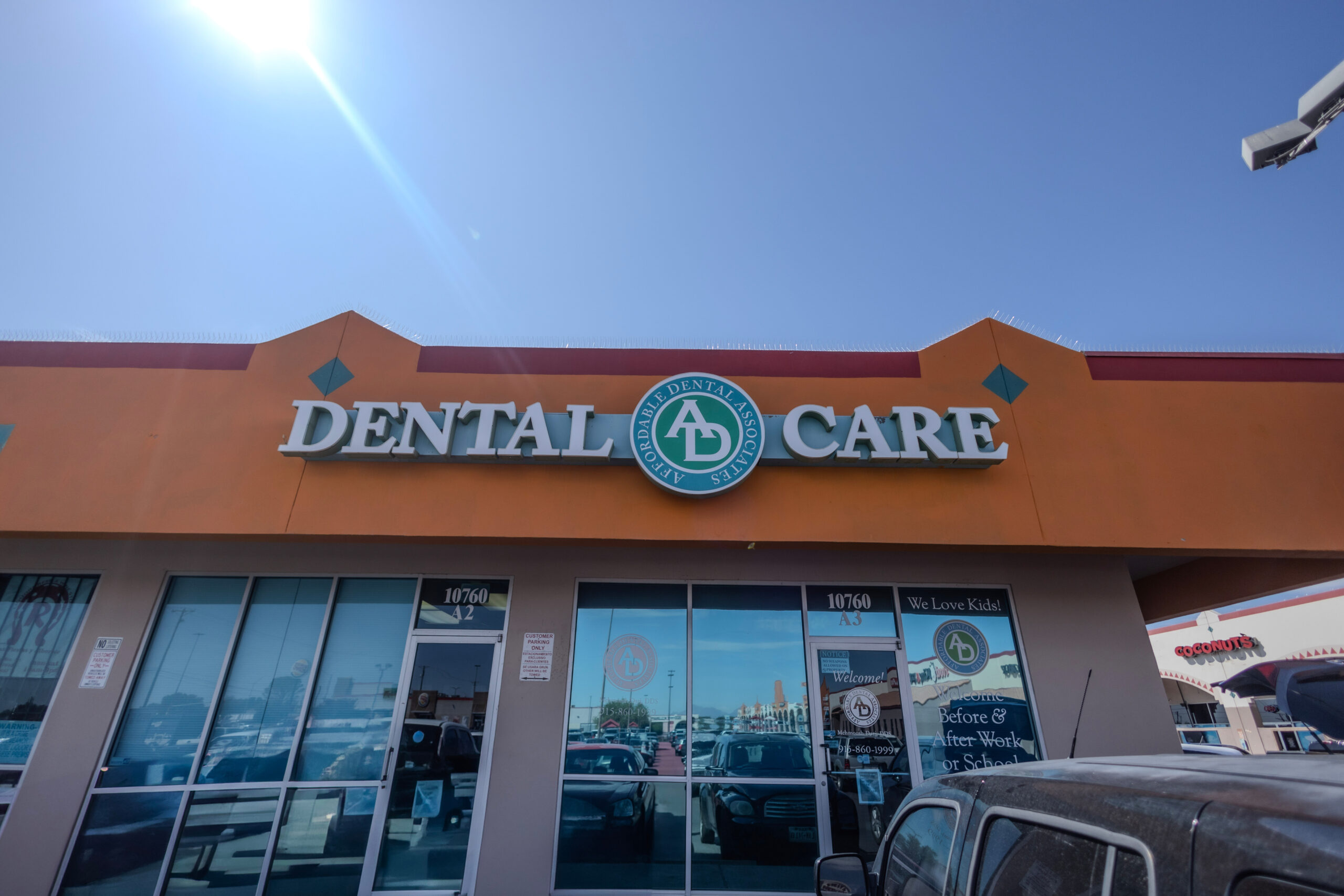 Dentist in El Paso Helped Locals With Food Donations